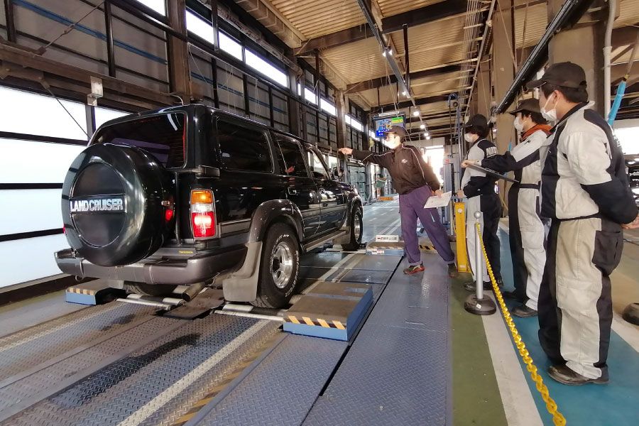 車検場での検査ライン実習